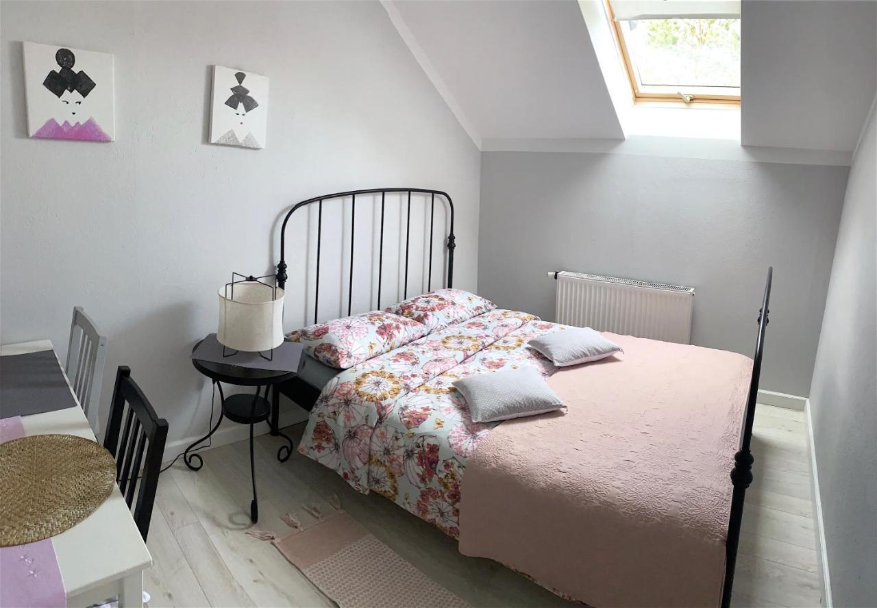 Szary Domek Apartamenty אוסטקה מראה חיצוני תמונה
