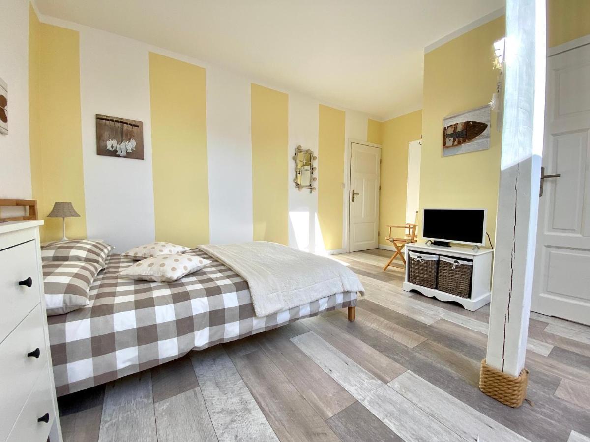 Szary Domek Apartamenty אוסטקה מראה חיצוני תמונה